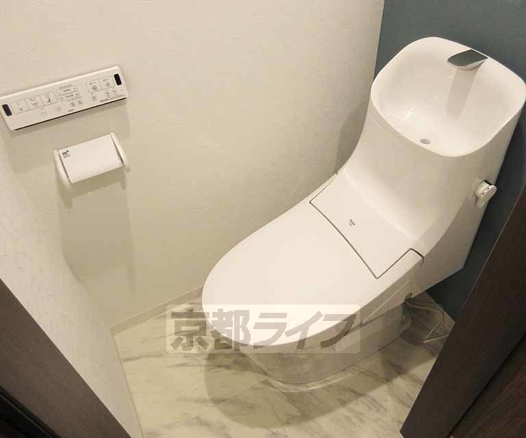 トイレ　ウォシュレット付き・