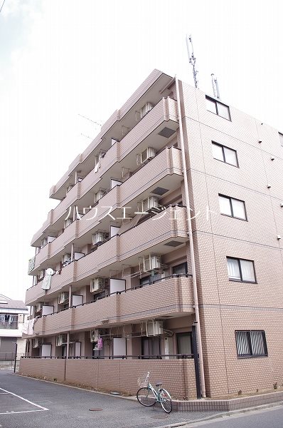 建物外観　タイル張りのおしゃれな外観です。