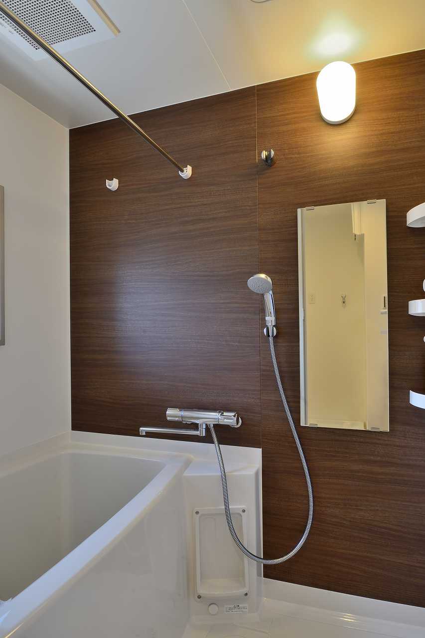 バス・シャワールーム　追い炊き機能・窓あります。(^_^)/