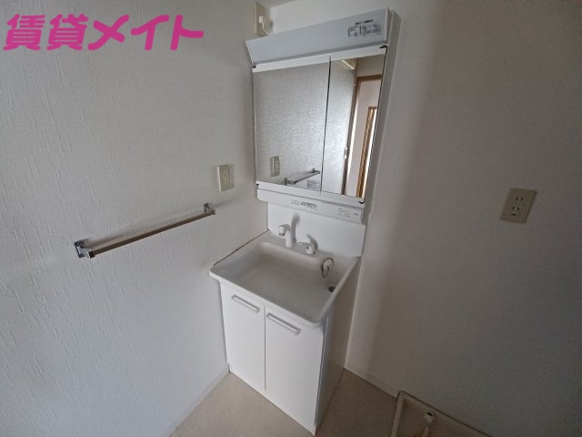 洗面設備　同型参考写真
