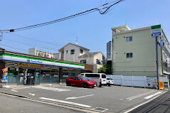 コンビニ　ファミリーマート川崎旭町一丁目店（コンビニ）まで307m