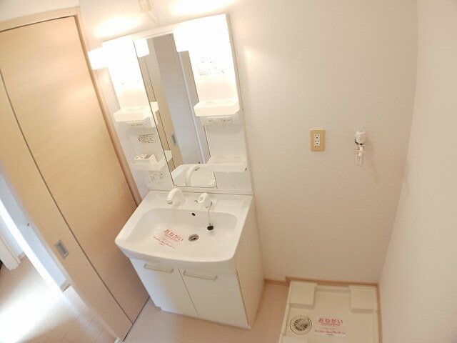 洗面設備　コンパクトで使いやすい洗面所