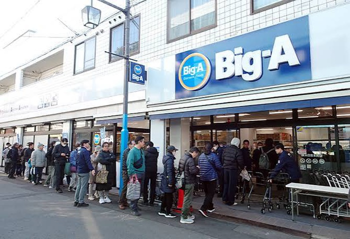 コンビニ　セブンイレブン（コンビニ）まで205m