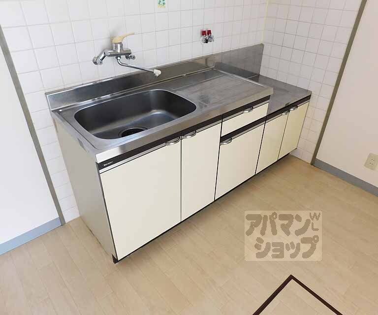 キッチン　広々使い易い