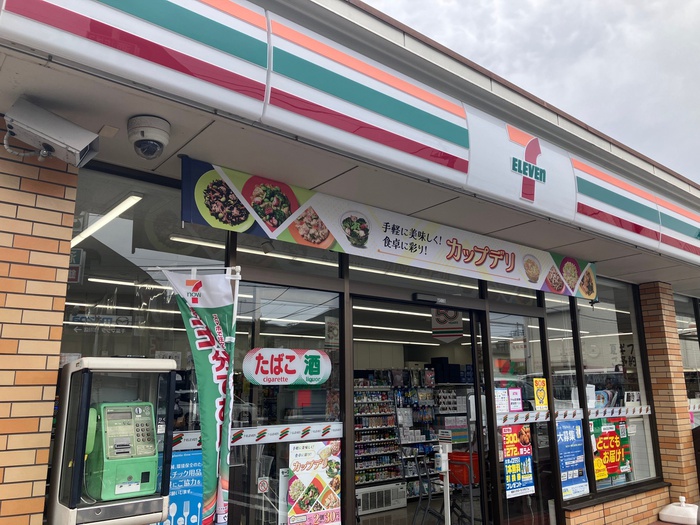 コンビニ　セブンイレブン（コンビニ）まで300m