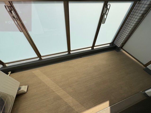 バルコニー　暖かな日差しのふりそそぐバルコニー