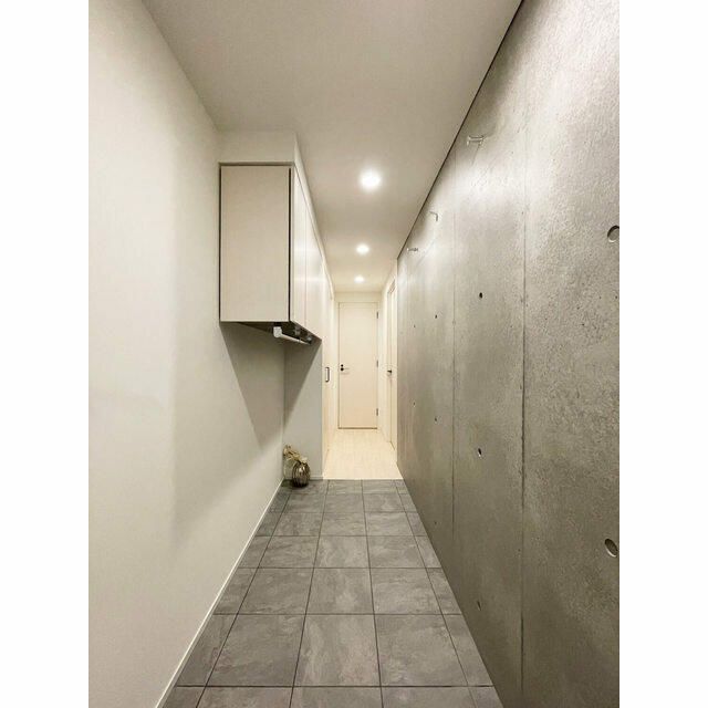 玄関　写真は同タイプ住居です。