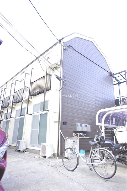 建物外観　白を基調としたスッキリした外観です