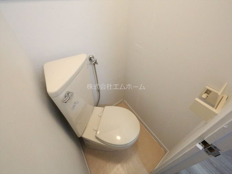 トイレ　トイレ（お風呂トイレ別）窓付