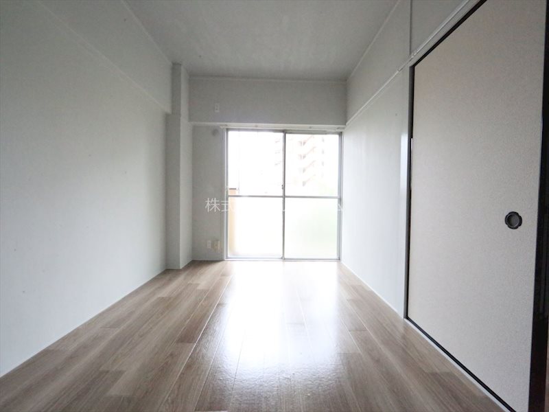 バルコニー　洋室6帖