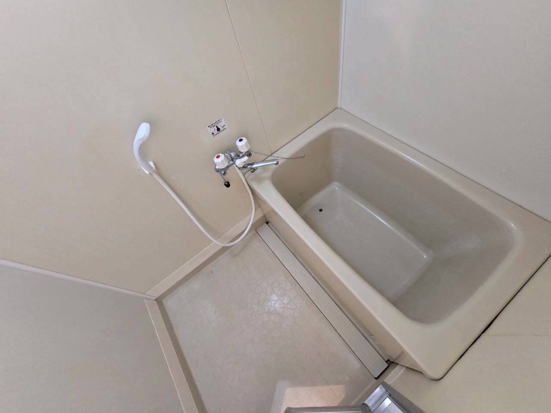 バス・シャワールーム　お風呂になります。一日の疲れを癒してくださいね。
