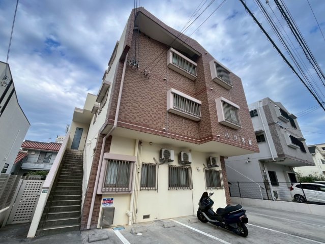 建物外観　ハウス里★那覇市銘苅エリア