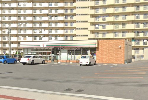 コンビニ　セブンイレブン　那覇安岡店（コンビニ）まで253m