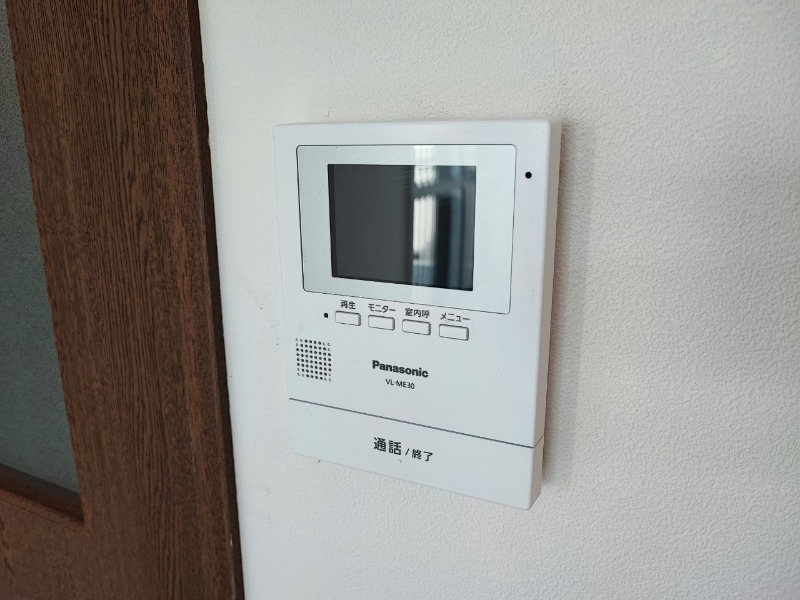 セキュリティ　ＴＶモニター付インターホンです。来客者の顔が見えるので安心！