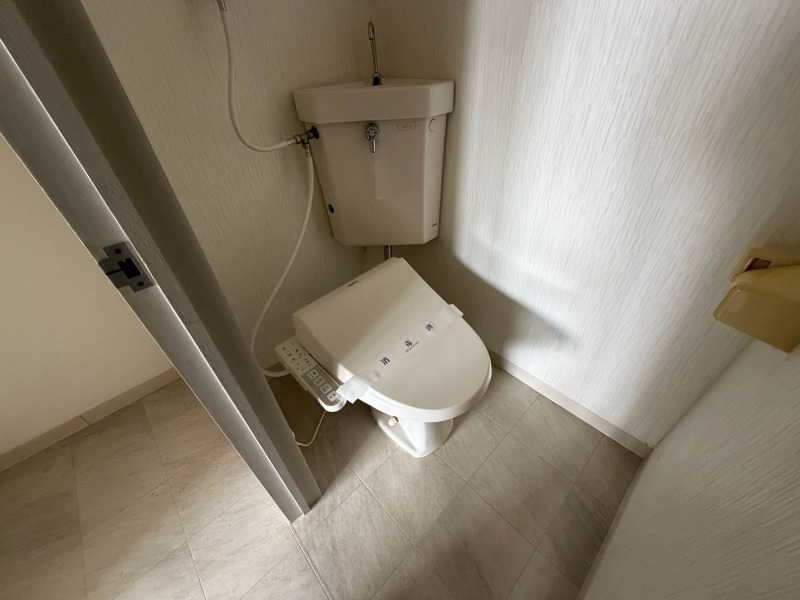 トイレ　こちらはトイレです。清潔感があり、安心して使用できます。