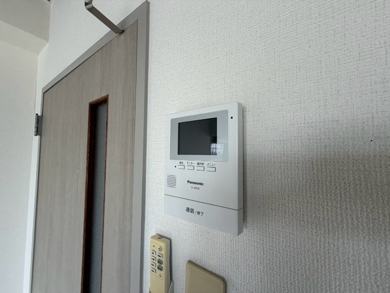 セキュリティ　ＴＶモニター付インターホンです。来客者の顔が見えるので安心！