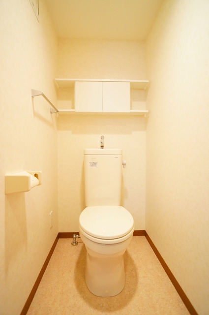 トイレ　白を基調とした空間で清潔感のあるトイレです♪