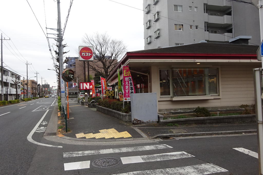 飲食店　ガスト西綾瀬店（飲食店）まで648m