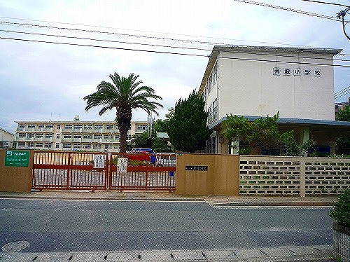 小学校　北九州市立井堀小学校（小学校）まで800m