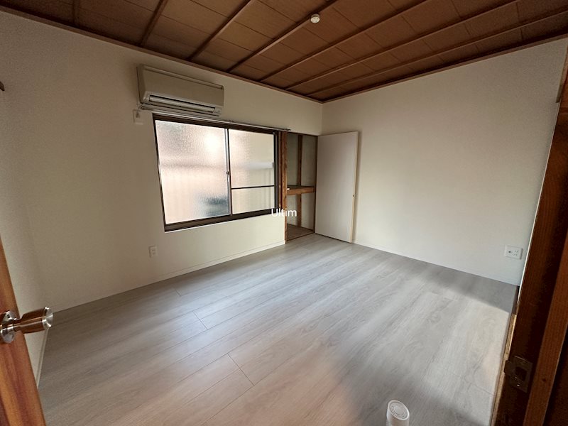 居室・リビング　※別の部屋の写真です。