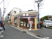 コンビニ　セブンイレブン 世田谷豪徳寺1丁目店（コンビニ）まで638m