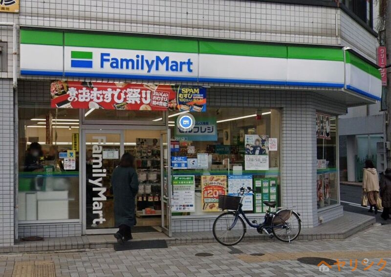 コンビニ　ファミリーマート東山公園駅前店（コンビニ）まで303m