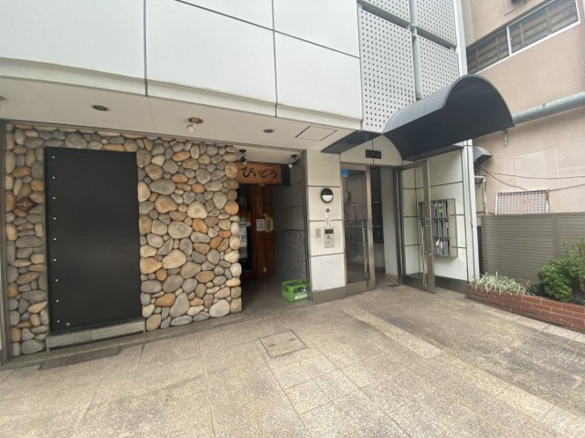 エントランス　落ち着いたエントランスです
