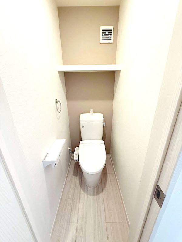 トイレ　２連紙巻器付♪温水洗浄便座です