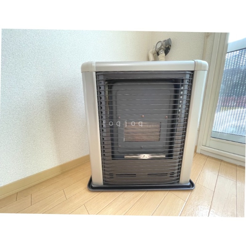 その他設備　冬はあったか石油ストーブです。