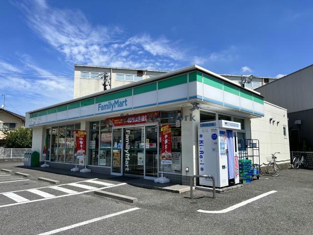 コンビニ　ファミリーマート中鶉店（コンビニ）まで292m