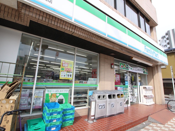コンビニ　ファミリーマート（コンビニ）まで20m