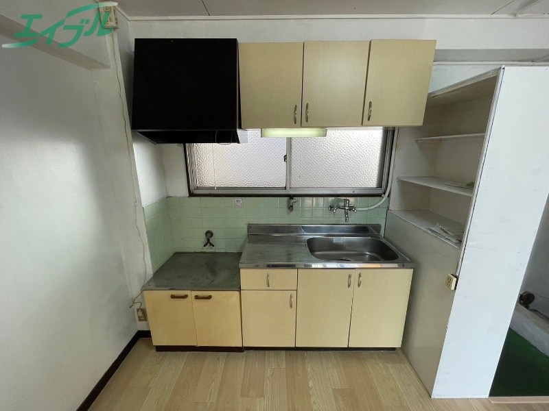 キッチン　同物件別部屋写真