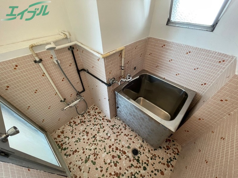 バス・シャワールーム　同物件別部屋写真