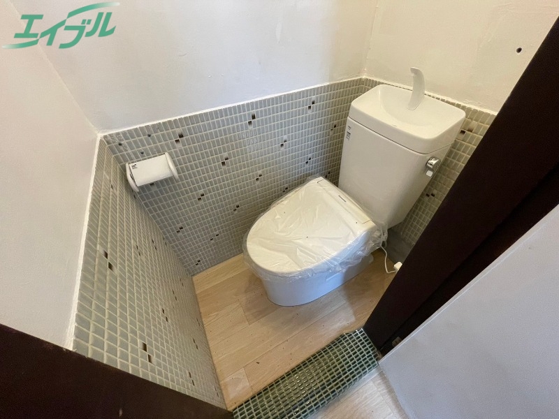 トイレ　同物件別部屋写真