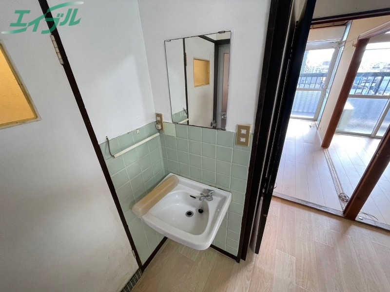 洗面設備　同物件別部屋写真