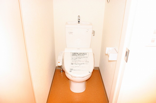 トイレ　落ち着いたトイレです