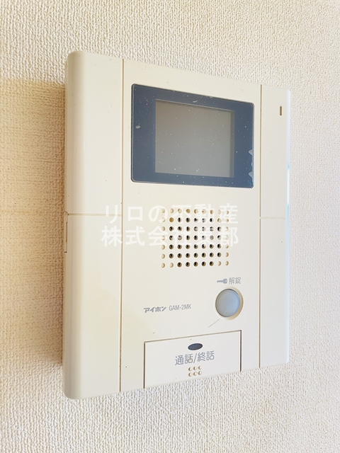 セキュリティ　来訪者の姿を確認できるＴＶモニター付インターホン設置済です！