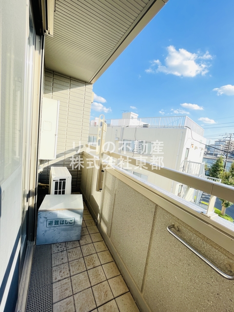 バルコニー　お天気のいい日は外干しもできますね！！