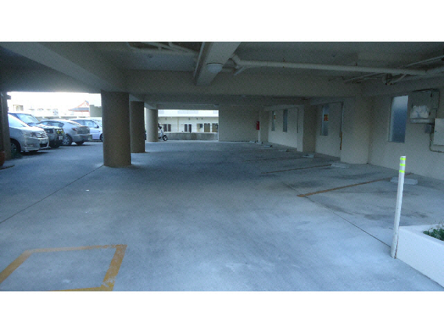 駐車場　駐車場