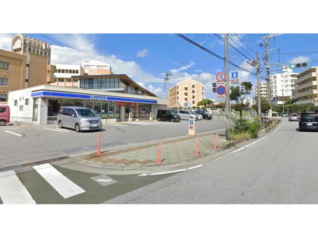 コンビニ　ローソン宜野湾二丁目店（コンビニ）まで302m