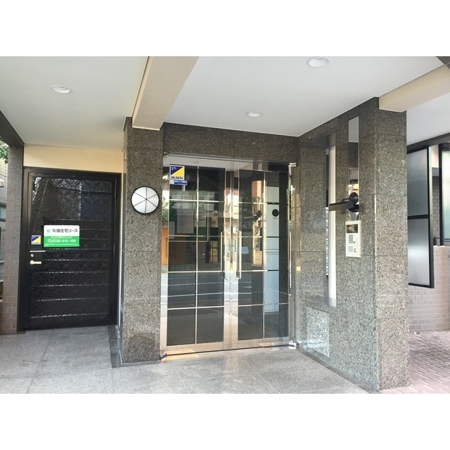 エントランス　建物の内部です