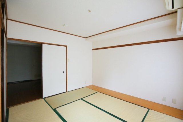 その他部屋・スペース　広くて明るい寝室