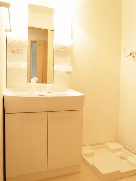洗面設備　コンパクトで使いやすい洗面所