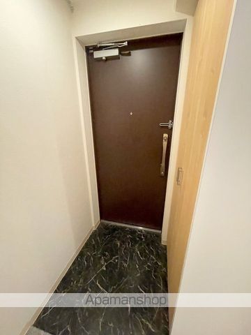 地下鉄御堂筋線 淀屋橋駅 徒歩15分 11階建 築13年の玄関写真