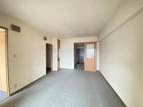 居室・リビング　※別号室のお写真です。