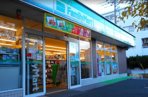 コンビニ　ファミリーマート 玉川三丁目店（コンビニ）まで753m