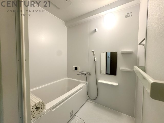 バス・シャワールーム　収納棚もあって使いやすい！