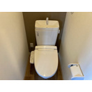 トイレ　温水洗浄便座付きのトイレです♪
