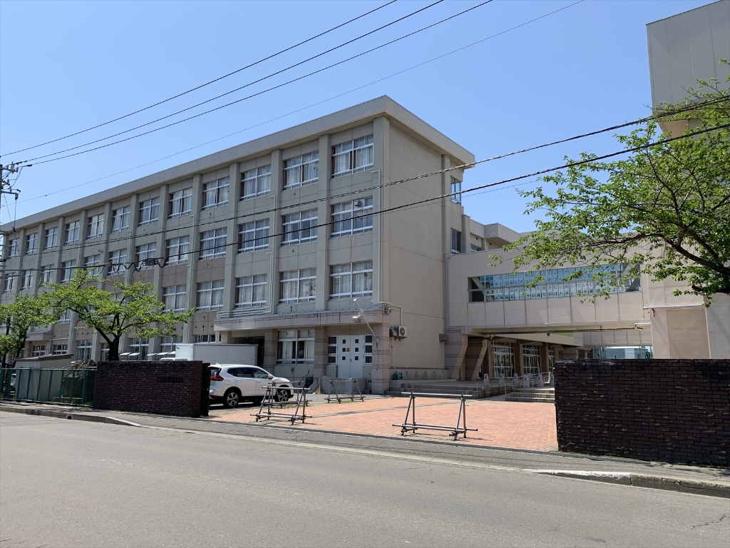 中学校　青森市立浦町中学校（中学校）まで703m