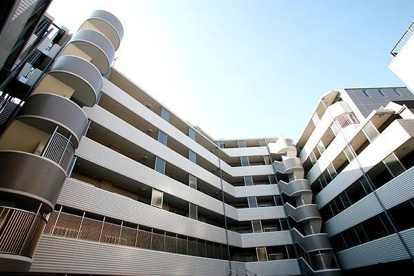 建物外観　こちら、外観パースです